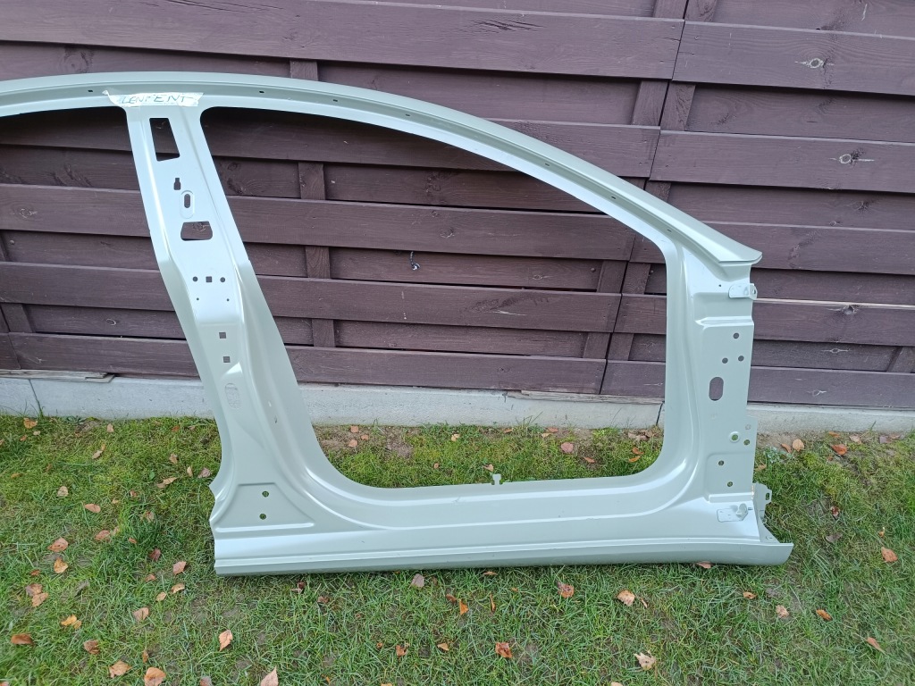 Поріг стійку  обшивка tesla 3 Оригінал