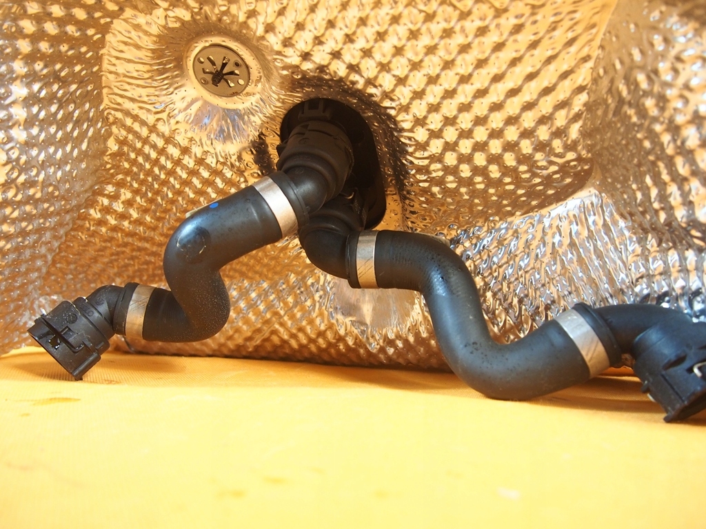 фото №8, Audi a5 8t захист стіни перегородки wąż 8k0819350d