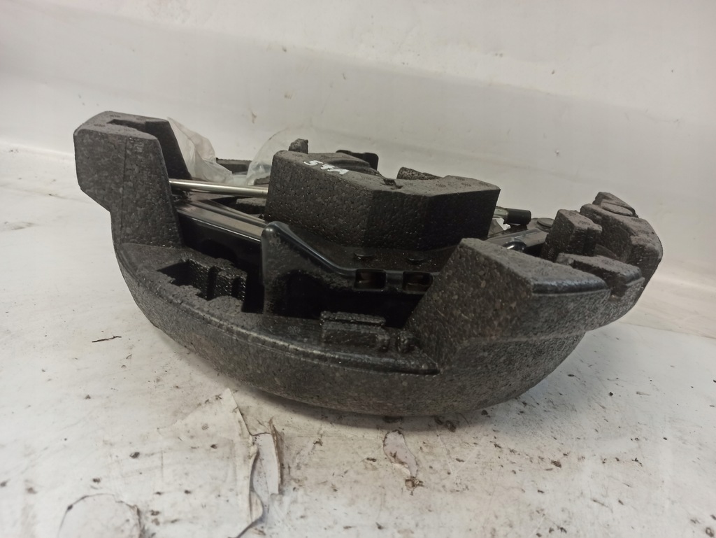 фото №10, Volvo v40 ii пінополістирол вкладиш багажника домкрат 31381882