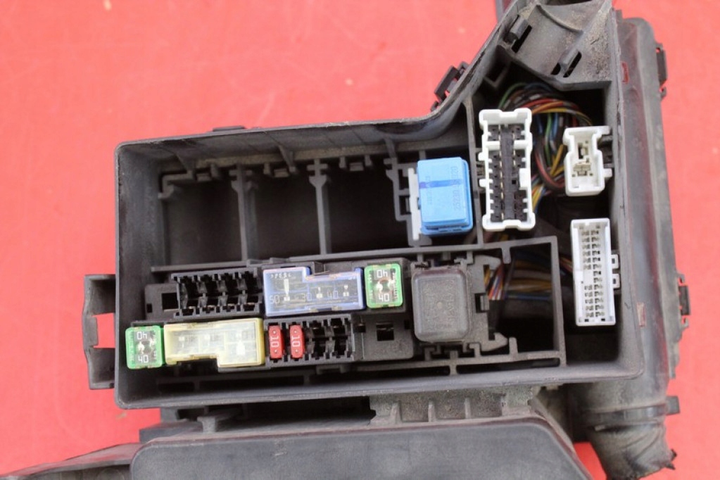 Коробка предохранителей 24383jd00a nissan qashqai 1 1 1.6 16v 115 km 07-10 Недорого