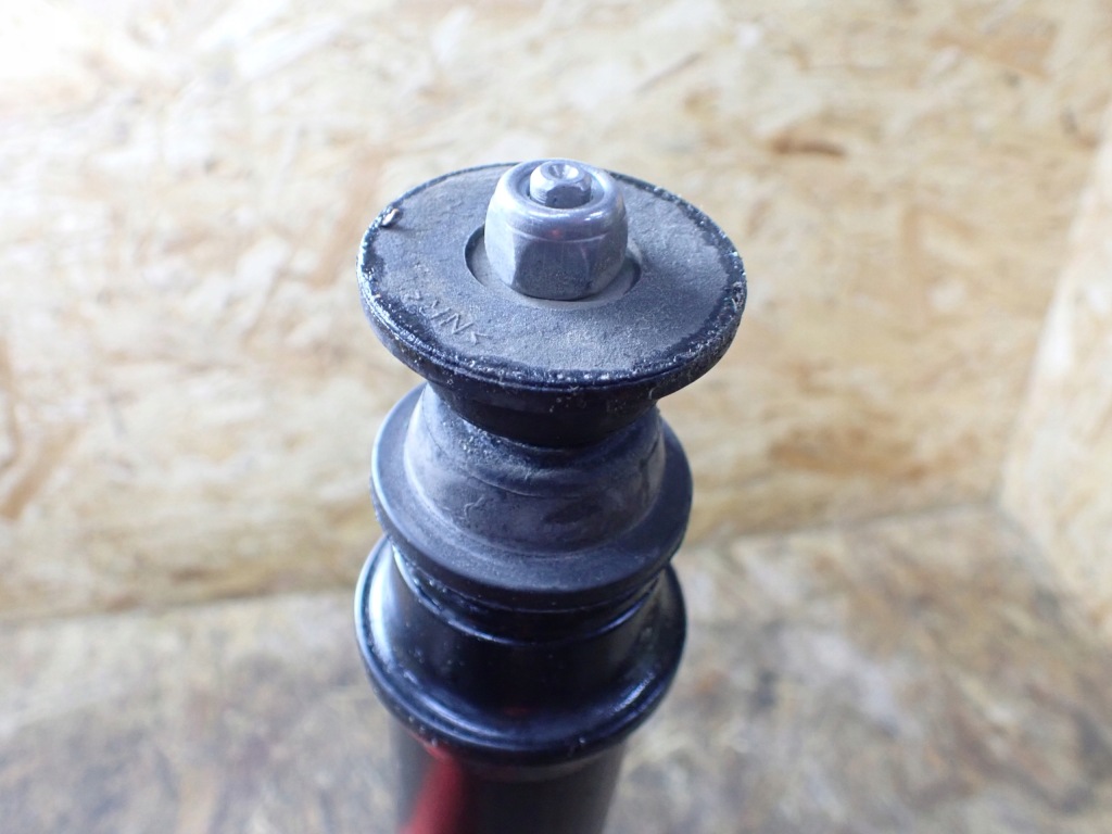 фото №8, Амортизатор правый задняя renault clio v 1,0 tce 2021r 562103002r 8613