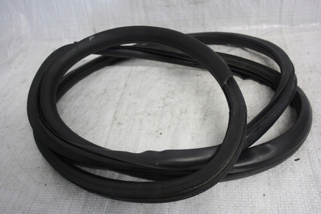 фото №5, Прокладка крышки багажника задняя seat ibiza 4 6j