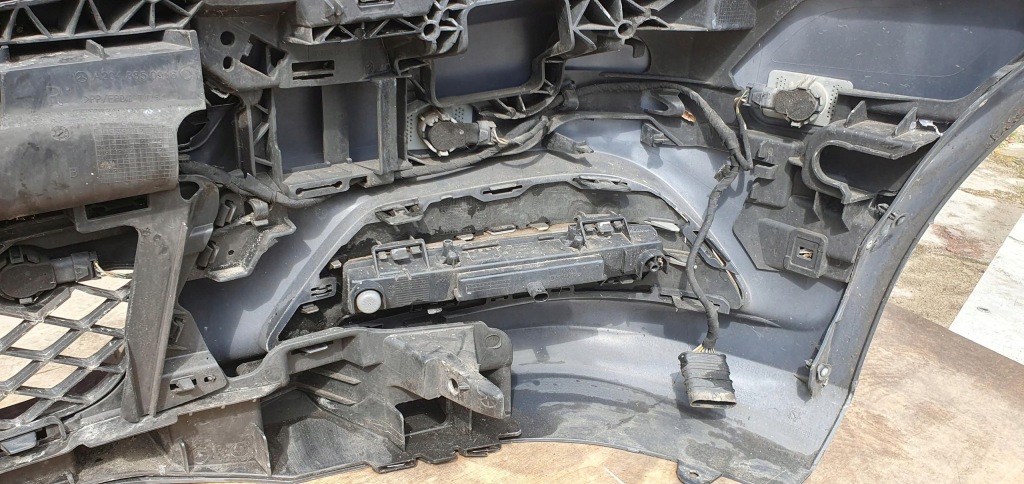 Бампер перед передний рестайлинг  mercedes w204 a2048805547 Киев