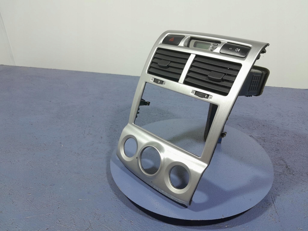 фото №2, Kia sportage ii рамка радио решётки обдув часы