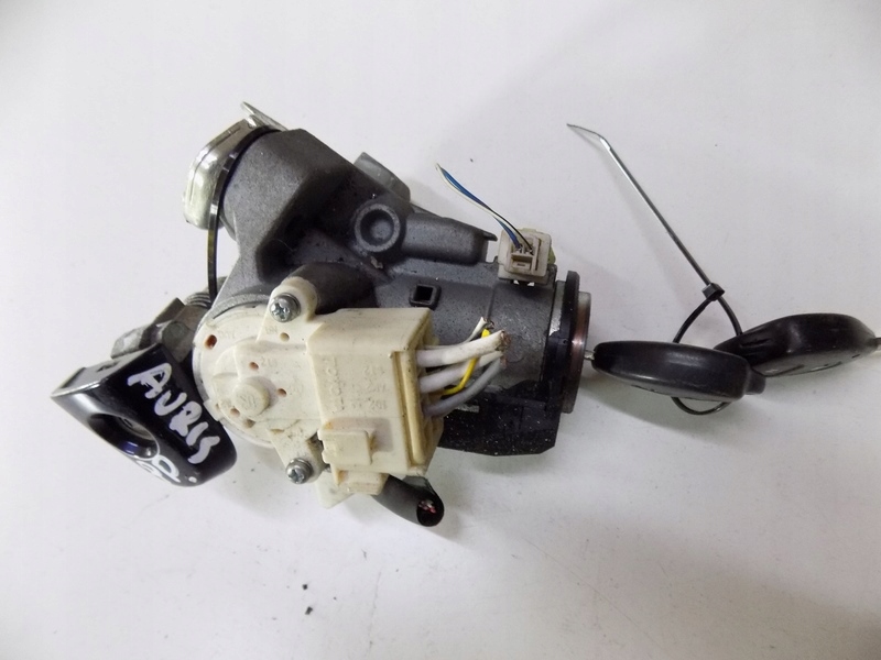 фото №6, Toyota auris i 06-09 5d замок зажигания ключи вкладка