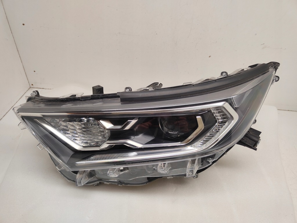 фото №1, Toyota rav4 v лампа перед права full led оригінальний номер w4043