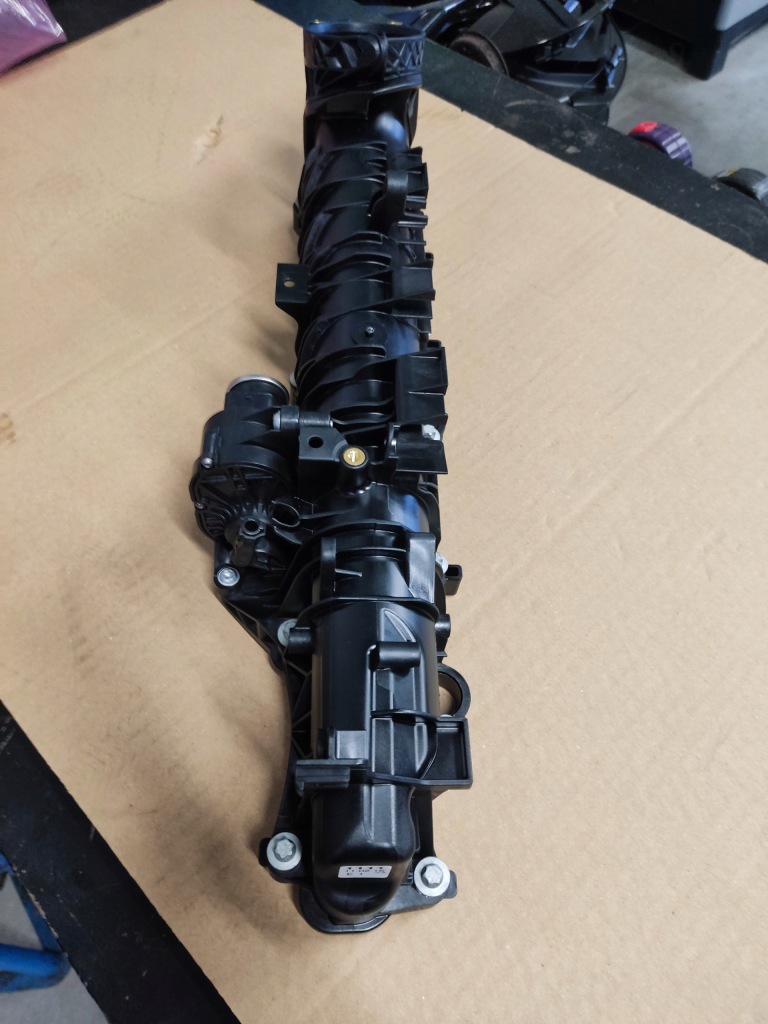 Коллектор впускной  регулятор крышка mercedes s klasa w222 4.0d a6560900037 новый с Разборки