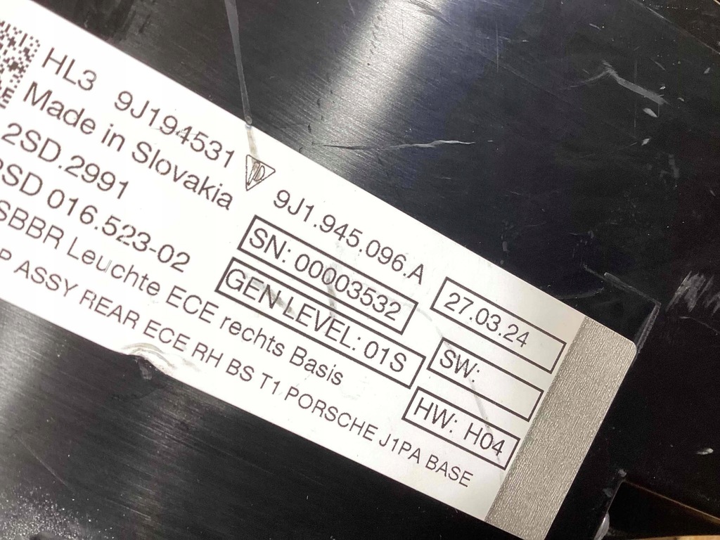 фото №13, Porsche taycan лампа правая левая накладка 9j0945082f 9j1945096a 9ja945095a