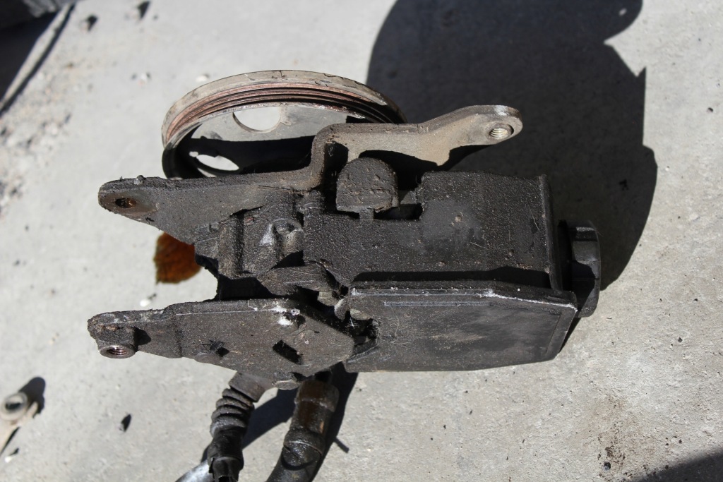 Насос усилителя toyota avensis t22 1.6 4a-fe Доставка