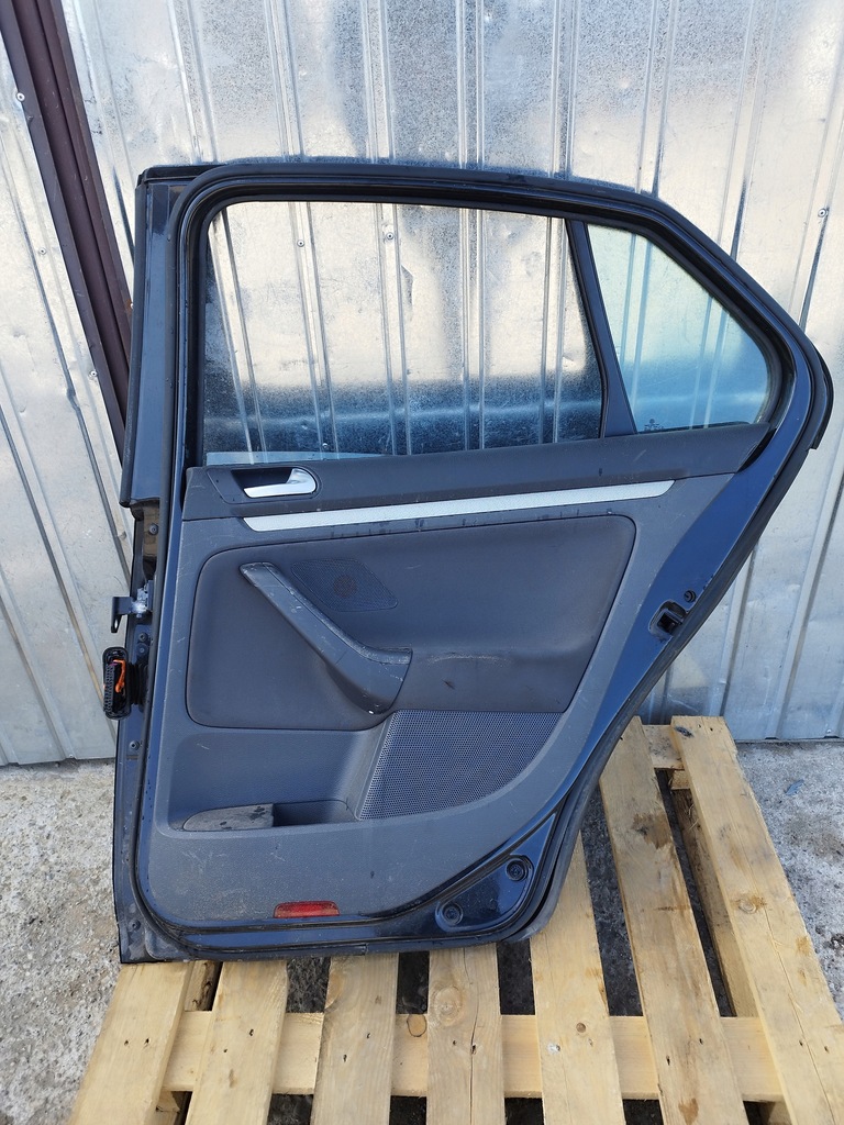 фото №14, Дверь правое задняя vw jetta v 5 2005-2010 цвет lc9x оригинал лак