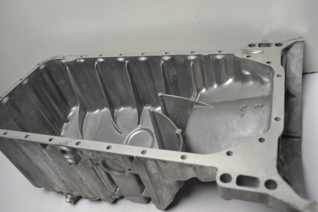 Mercedes t1 kaczka 601 sprinter поддон масляная Доставка