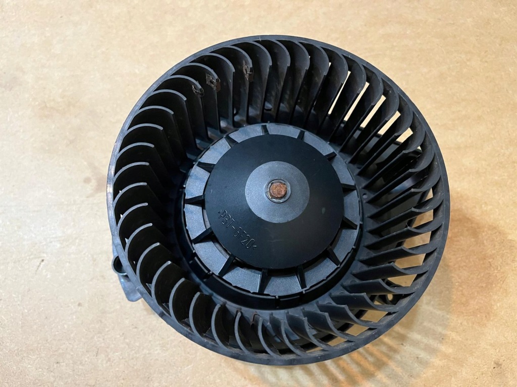 фото №1, Audi a4 b6 вентилятор воздуходувка обдув 8e1820021b