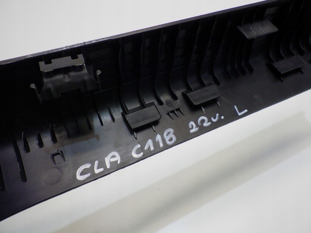 Cla 2 w118 22 захист  накладка порога  передні  ліва Оригінал