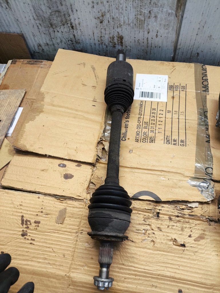 фото №1, Mercedes w169 приводной вал левая передняя mercedes a w169 ?