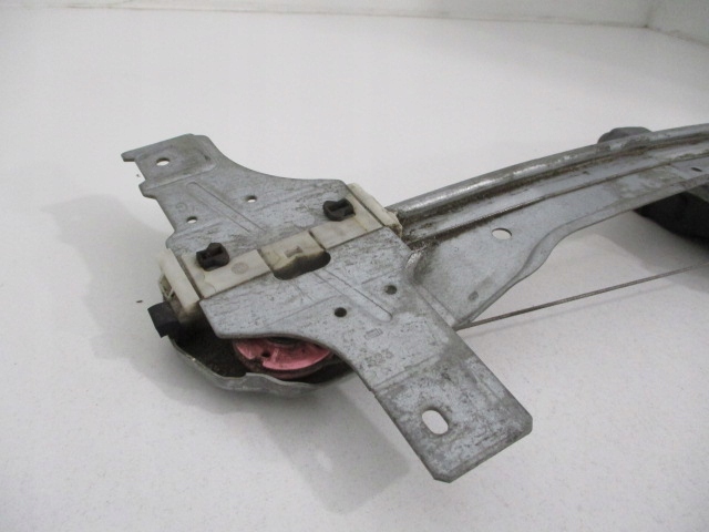 фото №7, Peugeot 208 электрический подъемник стекло левый перед 2 pin 9674254480