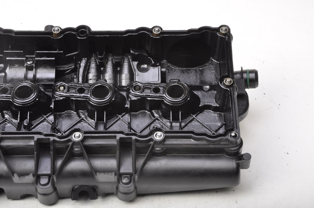 фото №10, Bmw e87 e90 e91 2.0 d крышка клапанов 7797613