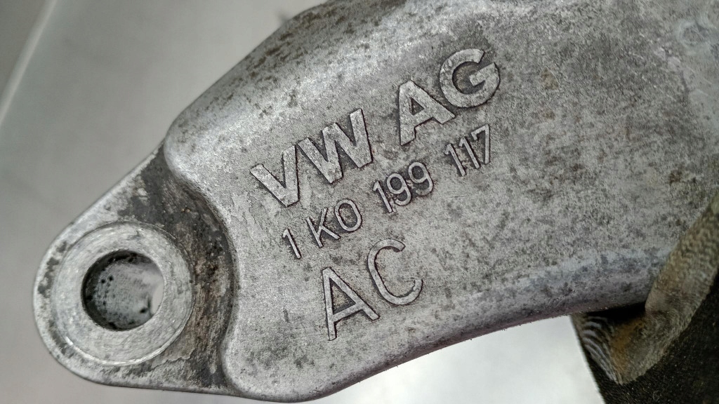 Кронштейн коробки передач 1k0199117ac audi a3 8p 2.0 tdi Недорого