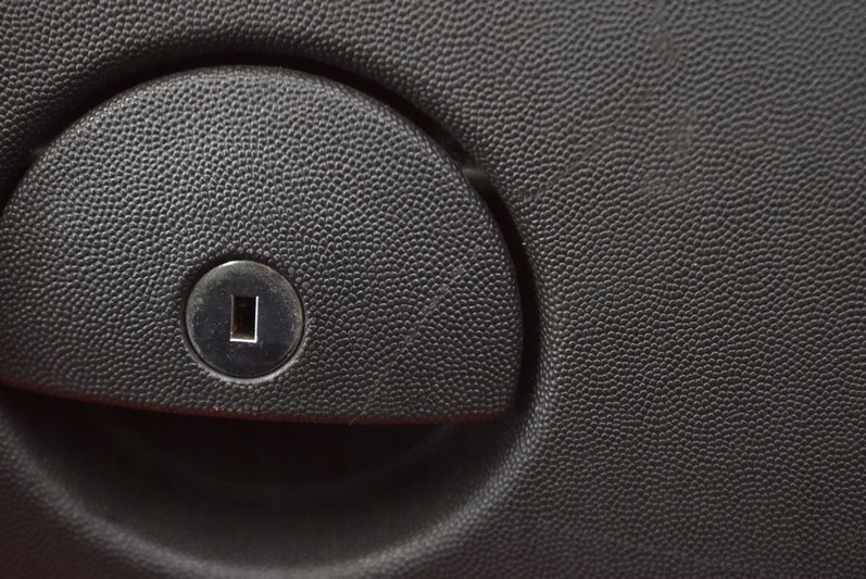 фото №9, Бардачок пассажира eu 09114403 opel tigra b 04-09