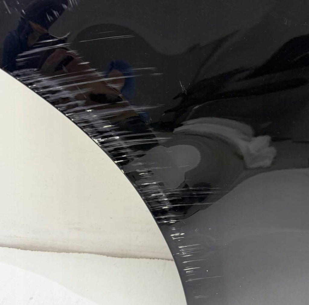 Tesla y дверь правое задний  в хорошем состоянии Доставка