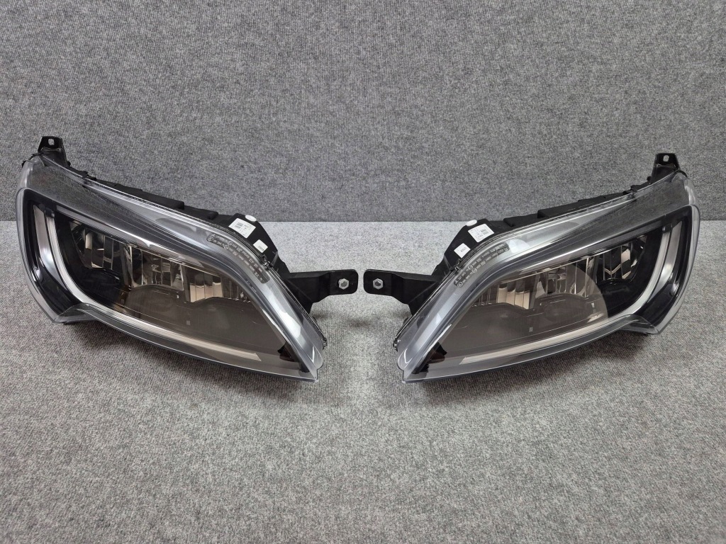 фото №1, Фары лампы передние перед комплект - toyota proace max full led 24-