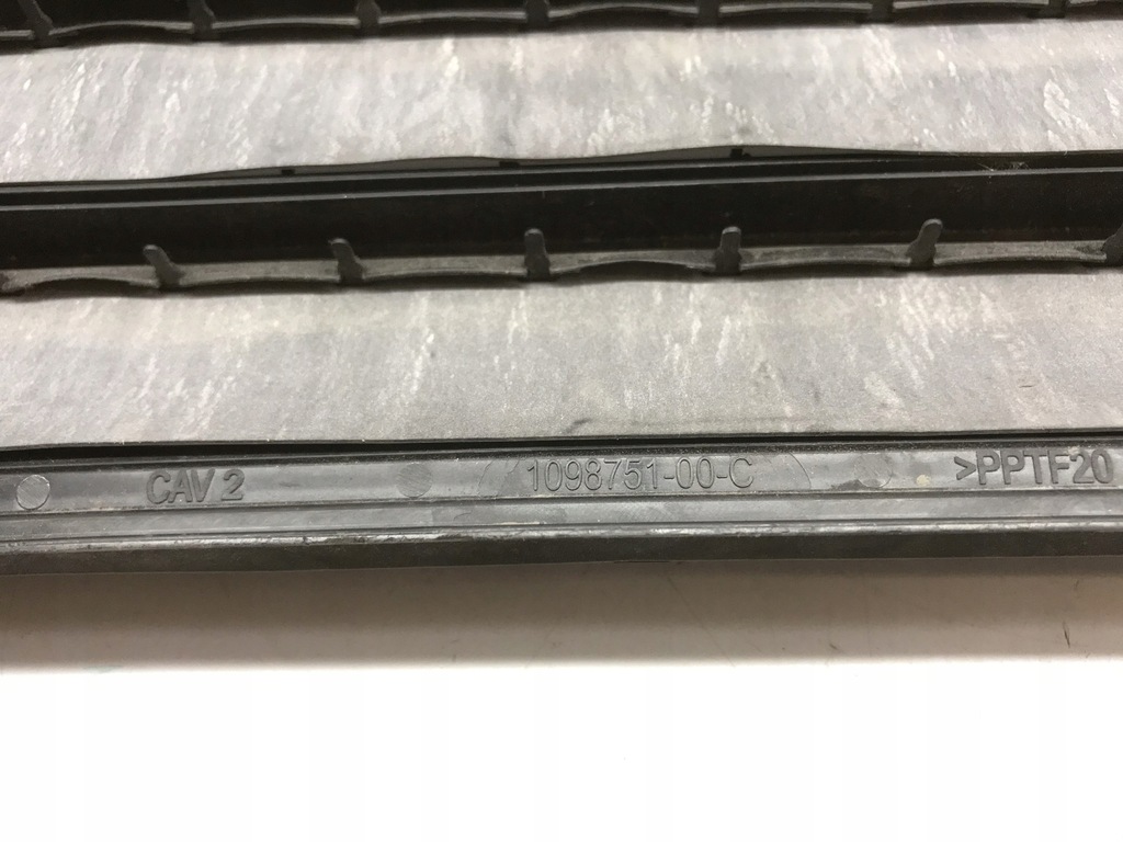 фото №10, Tesla 3 решётка воздуховод впуск воздуха 1098751