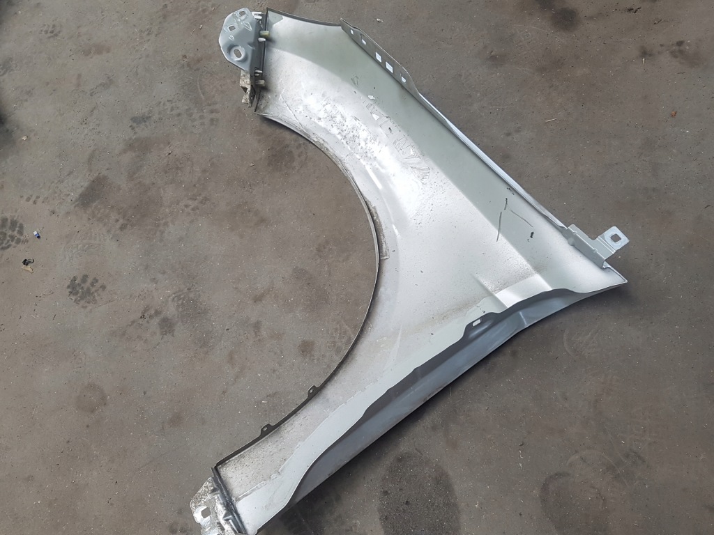 Ford focus mk3 10- крыло  правый  перед серебристый 0f в Украине