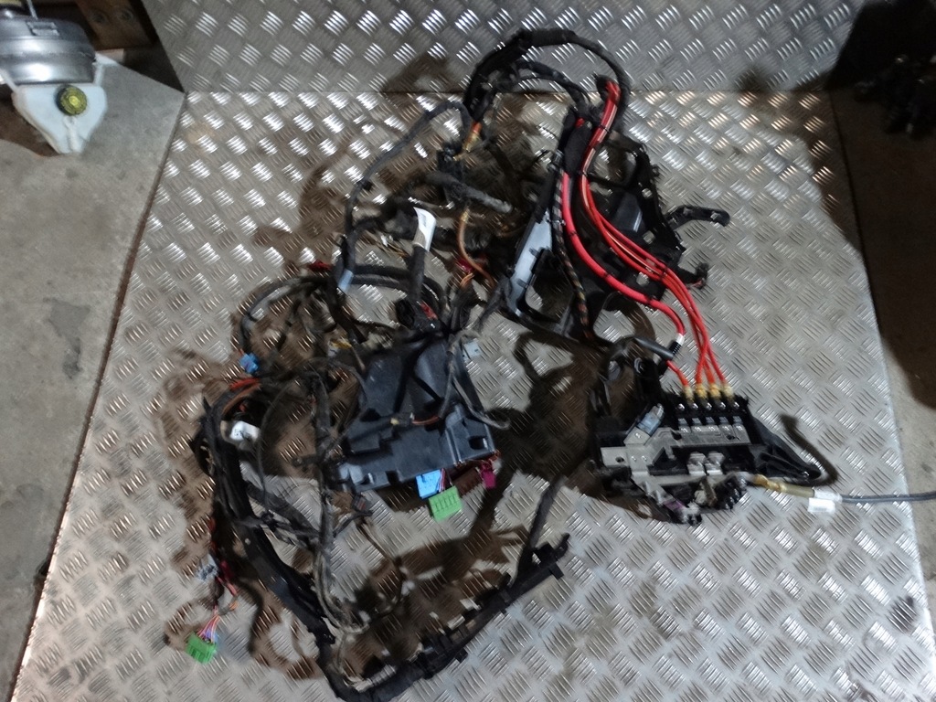 фото №1, Электропроводка отсек двигателя mercedes w213 1