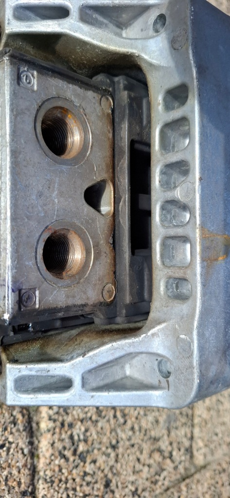 Mercedes integro intouro setra 400 подушка подшипник двигателя a6322410013 Недорого