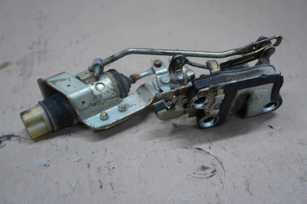 Land cruiser 70 lj70 замок крышки багажника 2,4 td Недорого