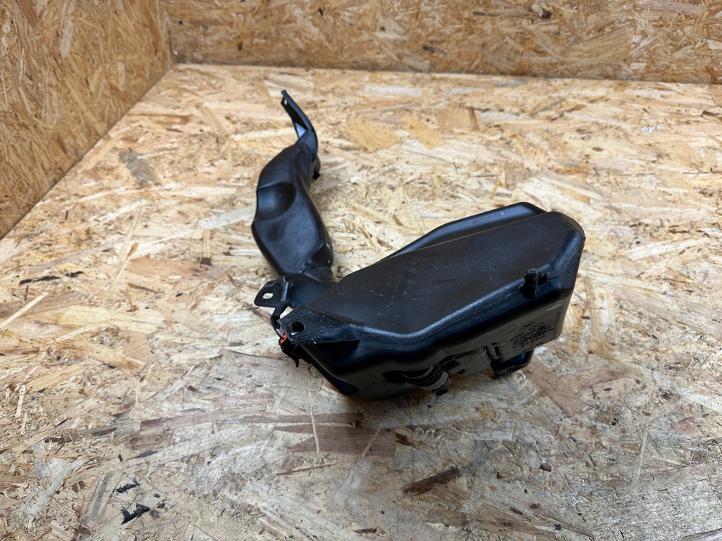 фото №7, Бак омывателя помпа tesla model y 1607948-00-b 2020-