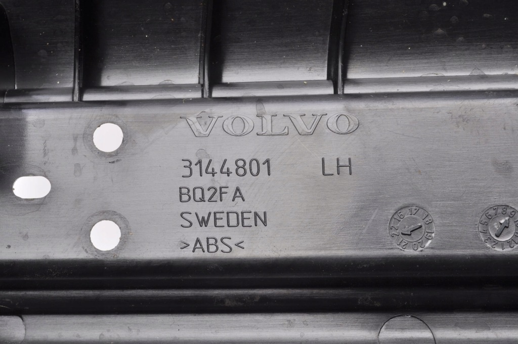 Volvo xc60 2 накладка  порог порог левая передок  передняя 3144801 с Разборки