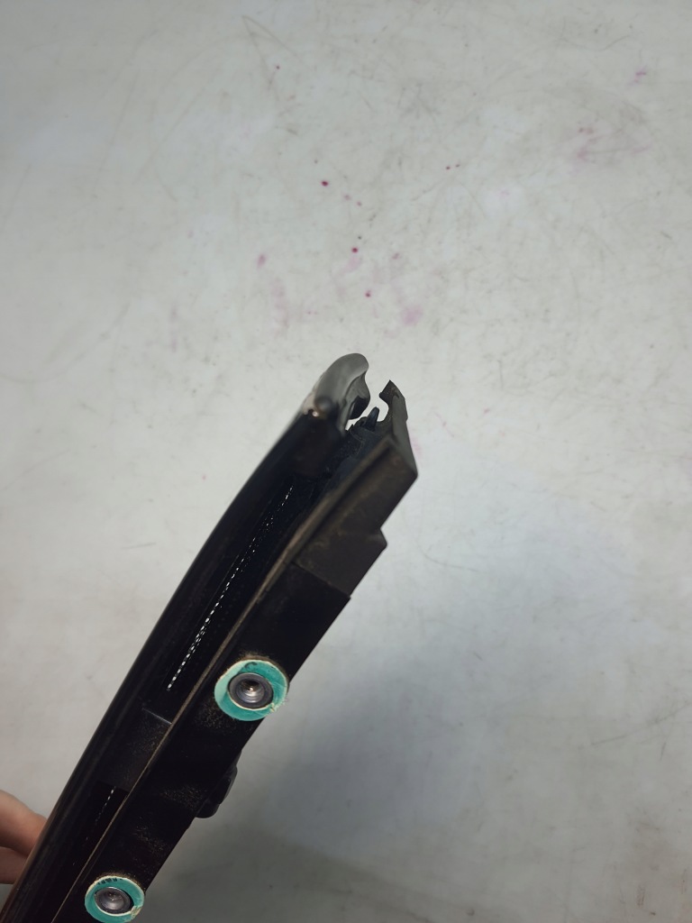 Дефлектор вітрозахисний екран накладка вітровик молдинг mercedes w207 кабріолет  2077700062 Оригінал