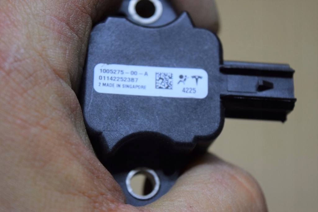 Tesla model s датчик ударный 1005275-00-a в Украине