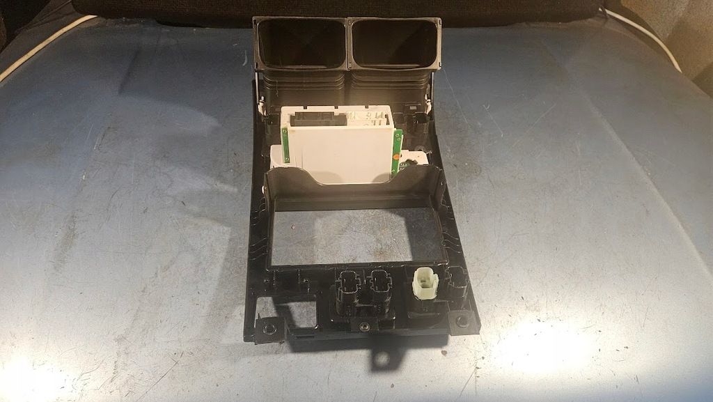 фото №8, Консоль середня рамка корпус вимикачі ґрати панель годинник mondeo mk3