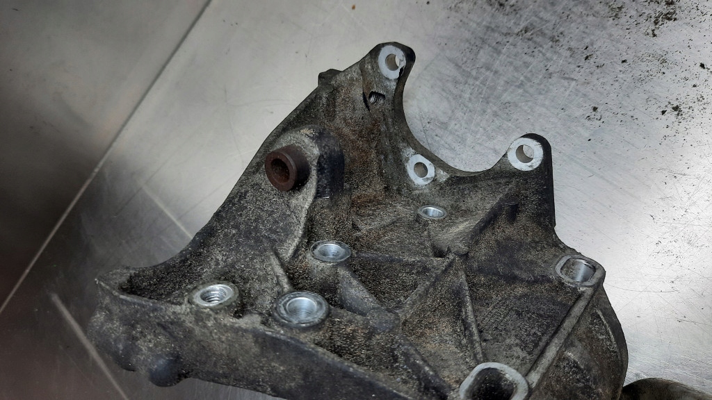 фото №8, Кронштейн генератора 31316673 volvo xc60 s80 v70 iii 2.0d