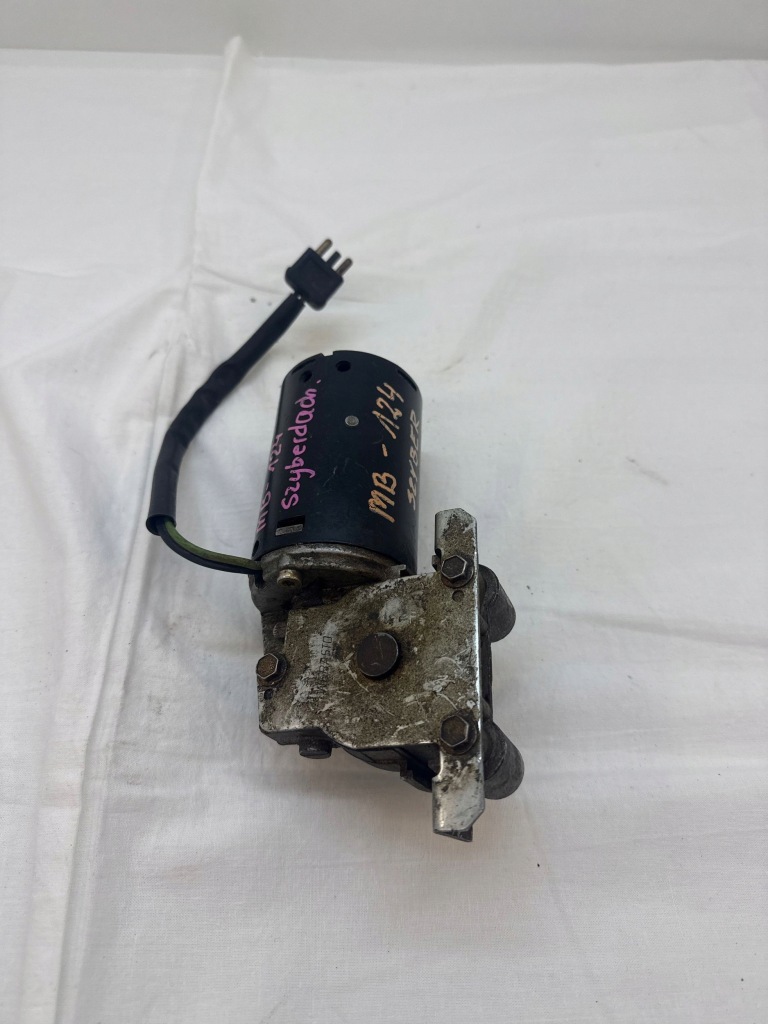 Б/у оригинальный моторчик люк mercedes-benz w126 w123 0390251699 Киев