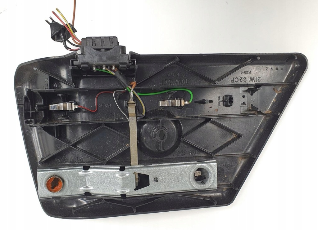 фото №1, Вкладыш заглушка лампы правый задняя mercedes w124 coupe