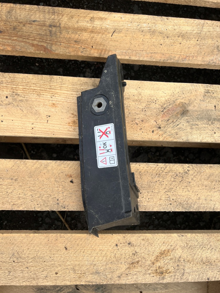 фото №1, Bmw f45 f46 кришка акумулятор 7290711