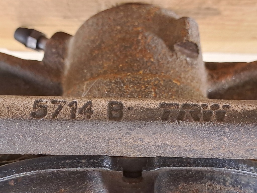 фото №10, Супорт гальмівний лівий перед передній гальмівні колодки 1.5 tsi skoda superb 3 iii 19r