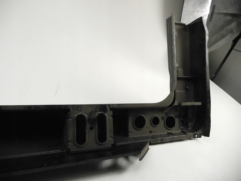 Порог сторона левая audi a4 8d5809847 Доставка