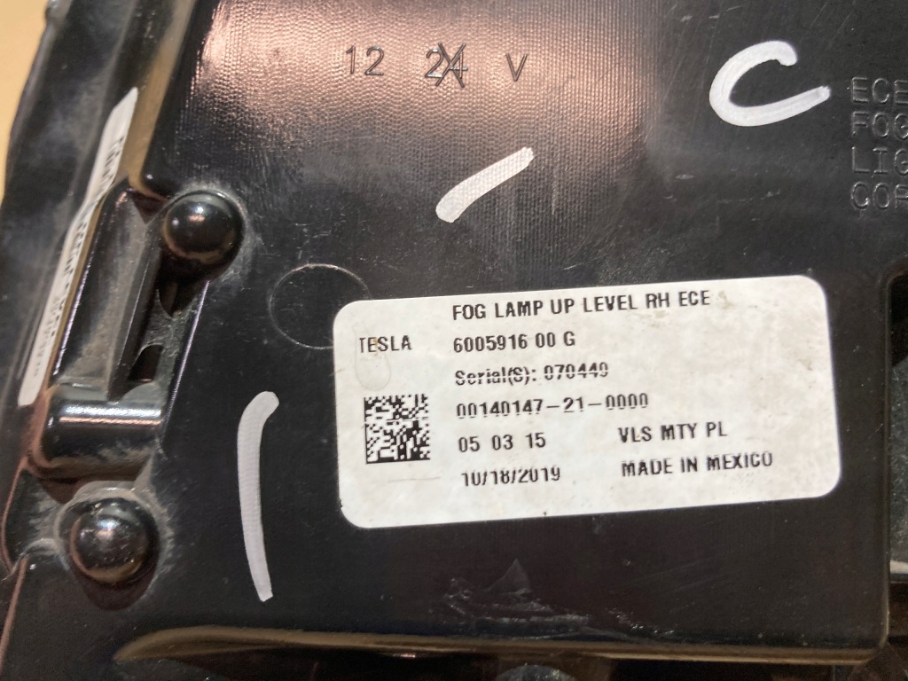 Протитуманна фара правий передній tesla s 6005916 Зі Шроту