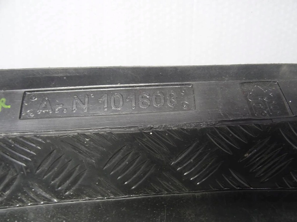 фото №5, Резиновый элемент мат багажника suzuki grand vitara ii