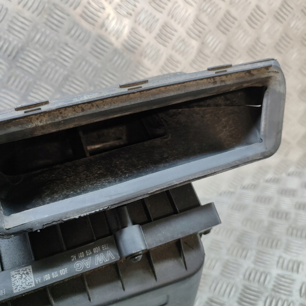 фото №7, Volkswagen passat b8 2015 корпус фильтра воздуха