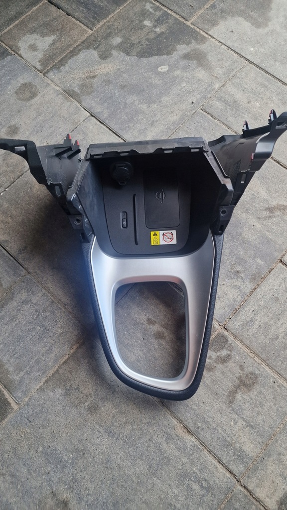 фото №1, Зарядное устройство беспроводная индукция toyota yaris iv 4 cross