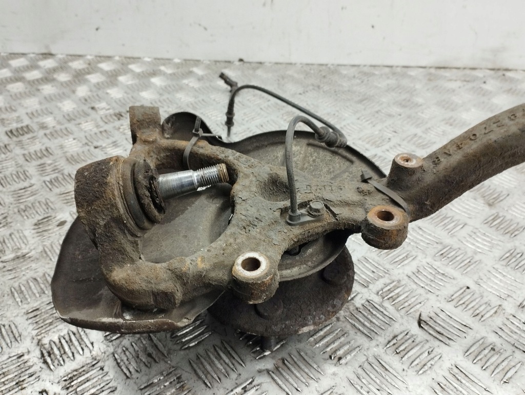 фото №8, Chrysler 300 - 300c 2006 перед сторона правая ступица колеса передний