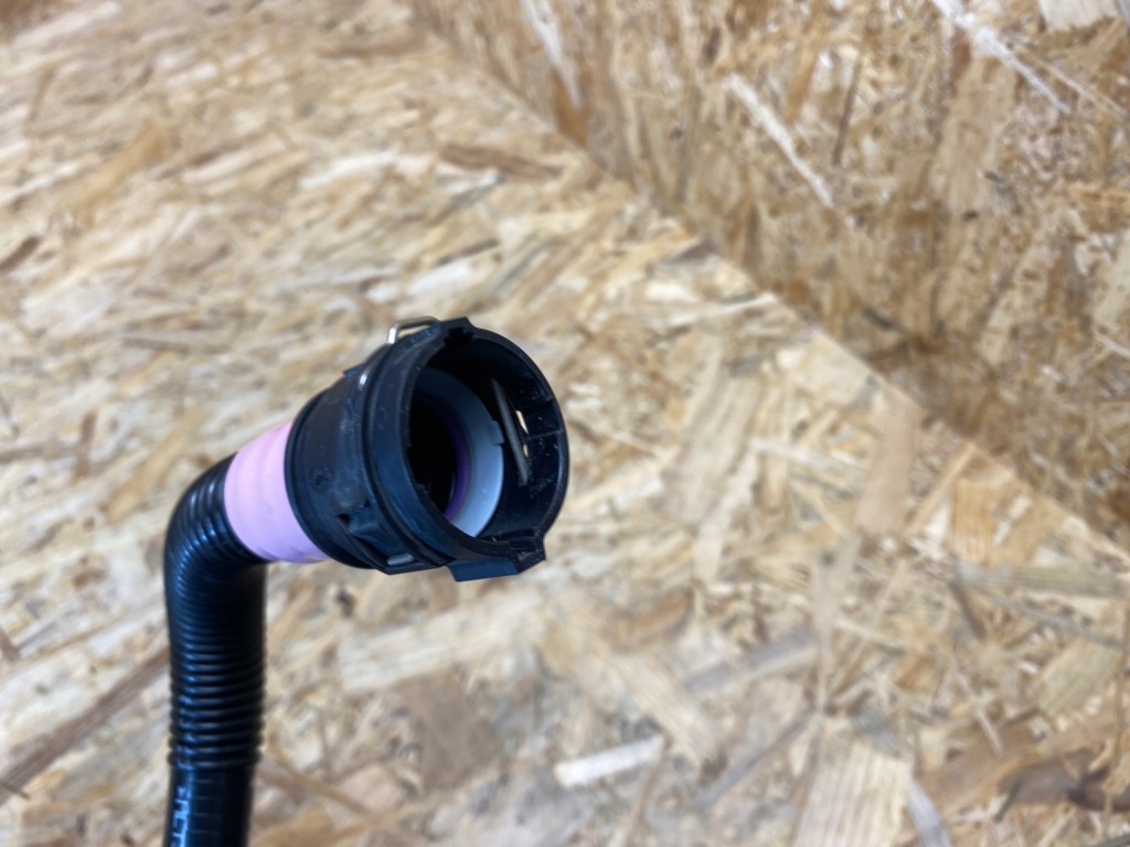 Пабтрубок  труба шланг воды tesla model 3 y 1501325-00-b Доставка