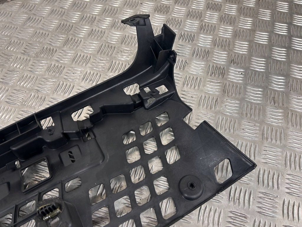 Другая часть салона правая сторона tesla model x 104806400e Киев