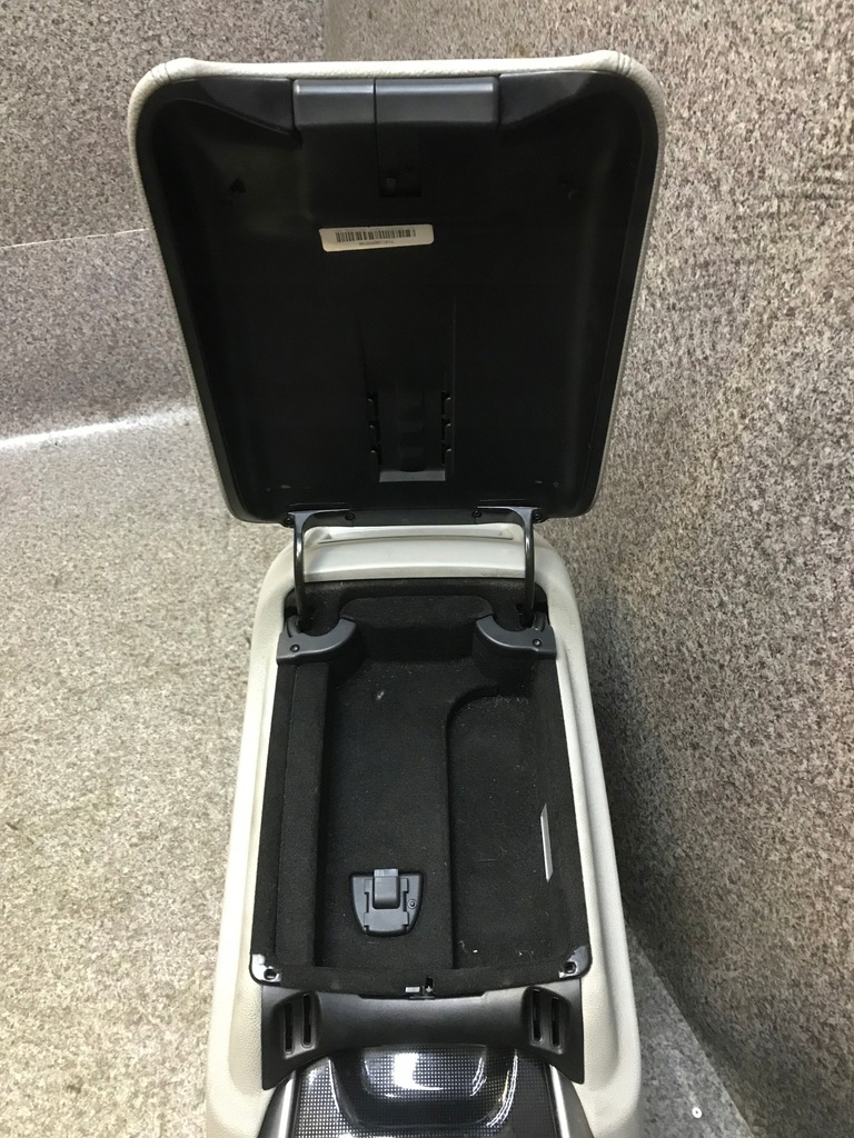 фото №6, Mercedes w251 подлокотник туннель средний кожа серая решётка обдув задняя