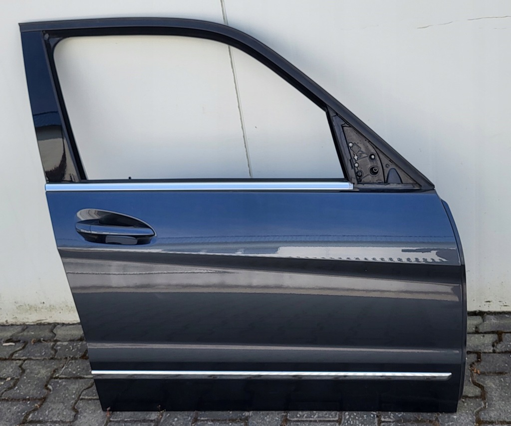 фото №1, Mercedes glk x204 дверь правый перед 755