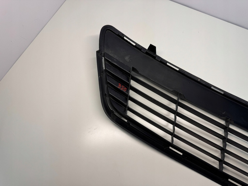 фото №7, Решётка бампера средняя toyota yaris iii